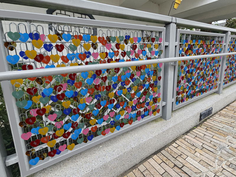 MIL Love Locks Bridge One Side Mock Up